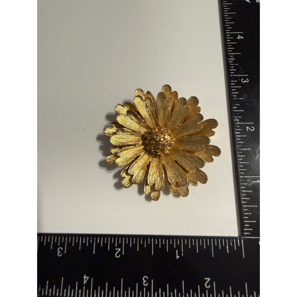 Vintage BSK Gold Tone Flower Brooch Textured Daisy Botanical Pin Mid Century
